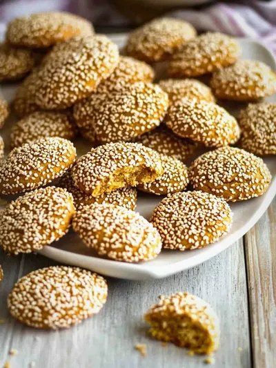 Delicious Italian Sesame Cookies for Your Sweet Cravings