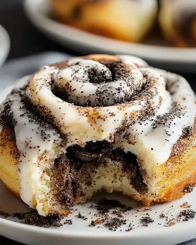 Homemade Oreo Cinnamon Roll Delight: A Dreamy Recipe!