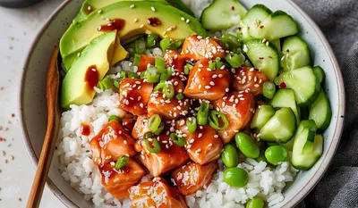 Honey Sriracha Salmon Bowls: A Sweet and Spicy Delight