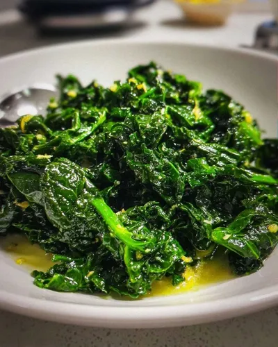 5-Minute Lemony Garlic Kale Recipe